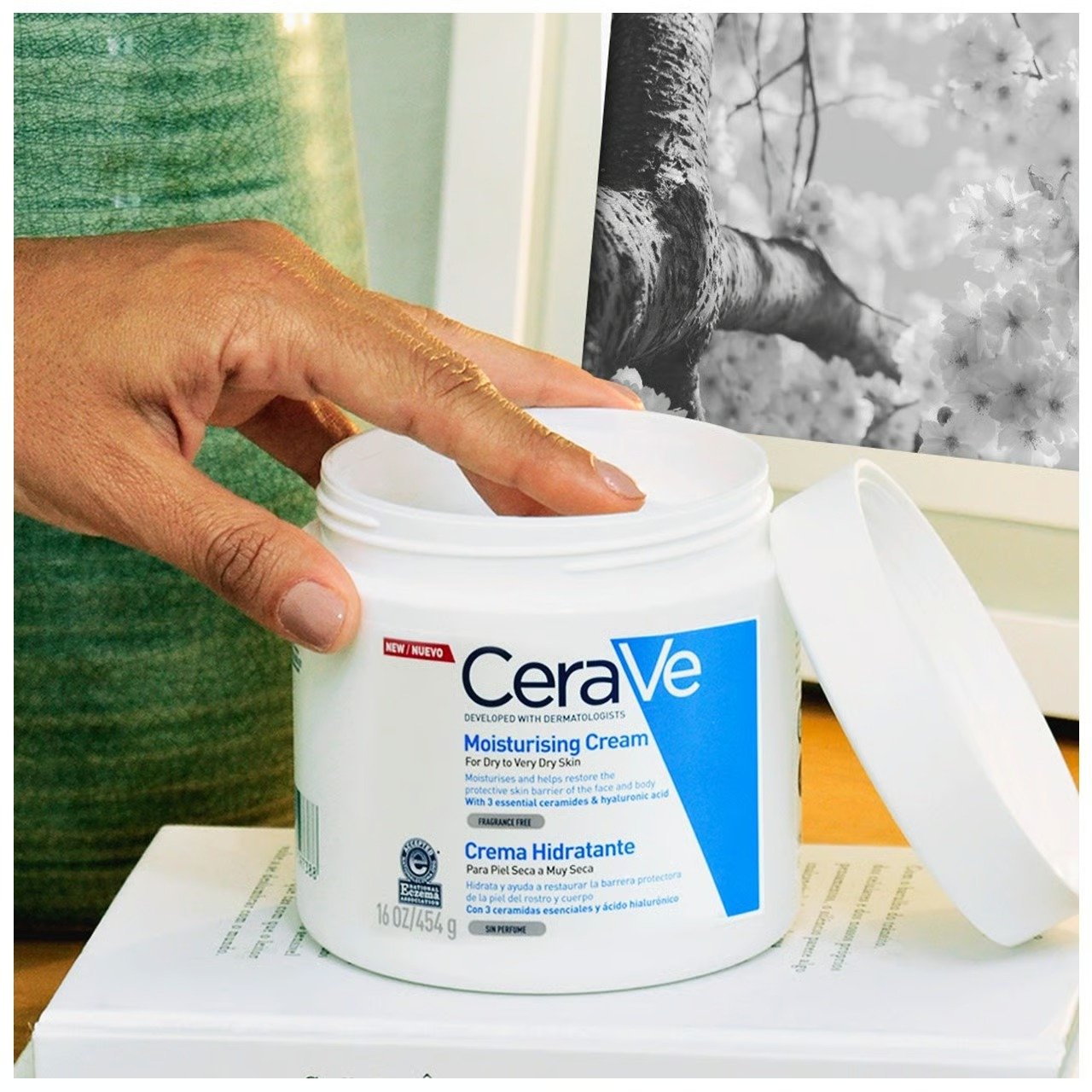 CeraVe Moisturising Cream | 454g / 16 Oz Jumbo Tub | For Dry to Very Dry Skin | With 3 Essential Ceramides + Hyaluronic Acid | Fragrance Free | Face & Body